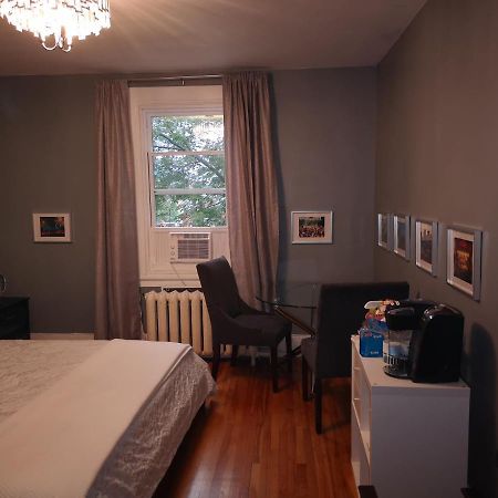 Room With King Bed In Shared 3 Bedroom Downtown Montreal Zewnętrze zdjęcie