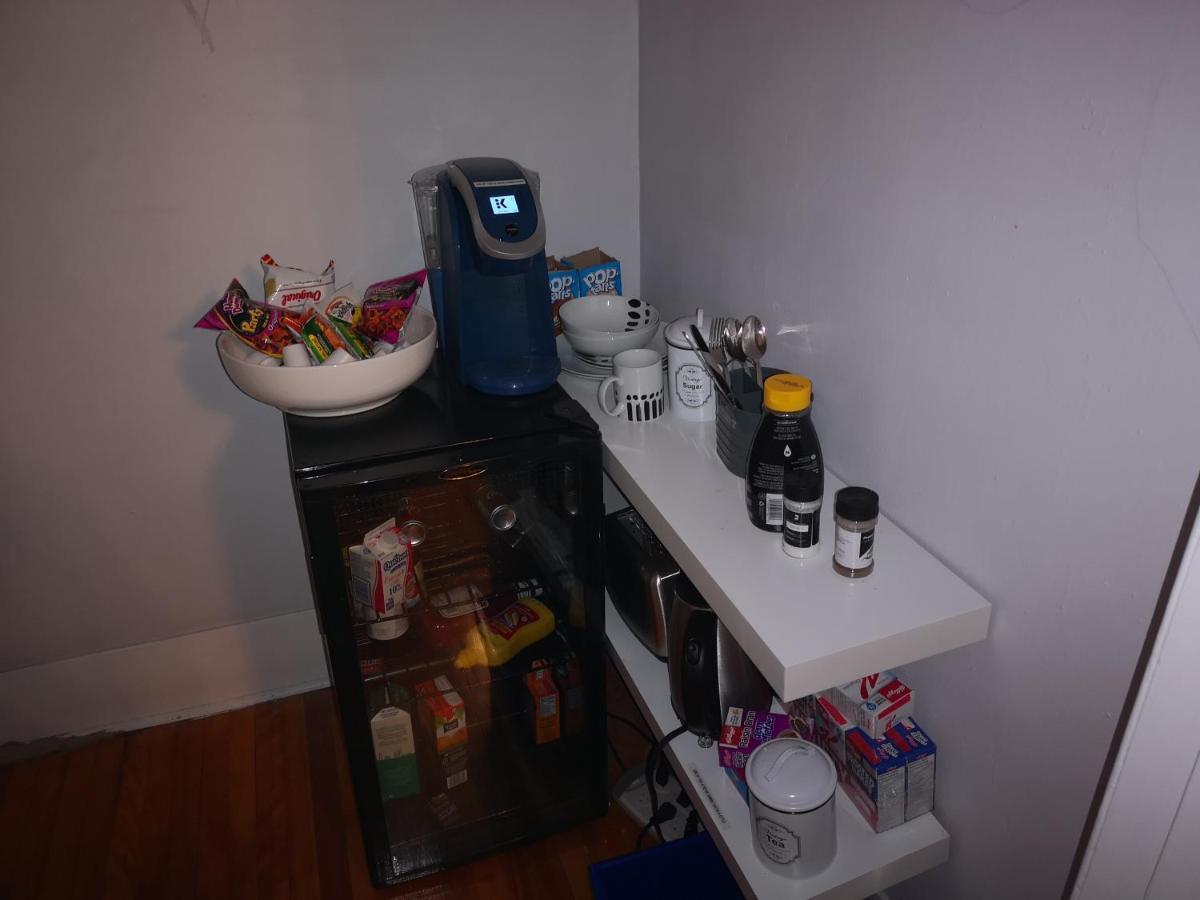 Room With King Bed In Shared 3 Bedroom Downtown Montreal Zewnętrze zdjęcie