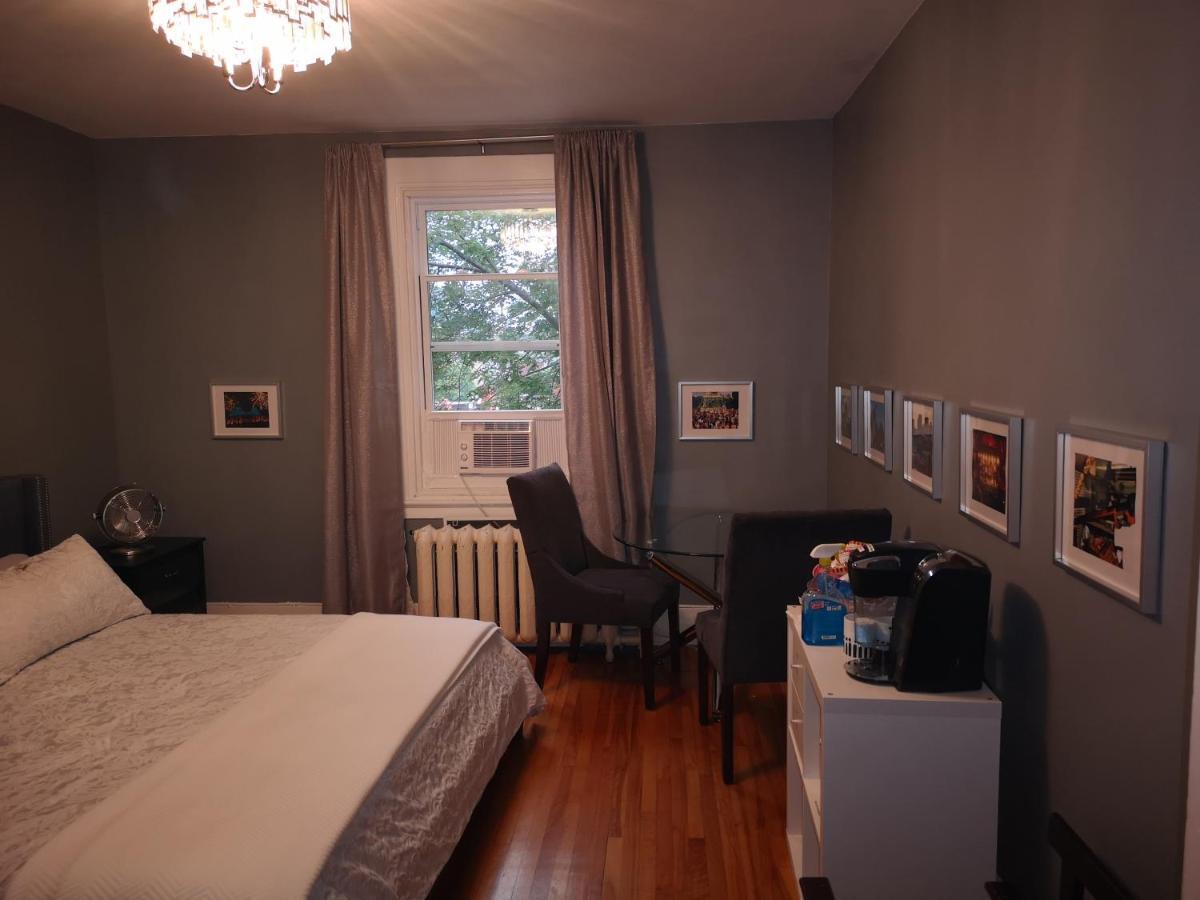 Room With King Bed In Shared 3 Bedroom Downtown Montreal Zewnętrze zdjęcie