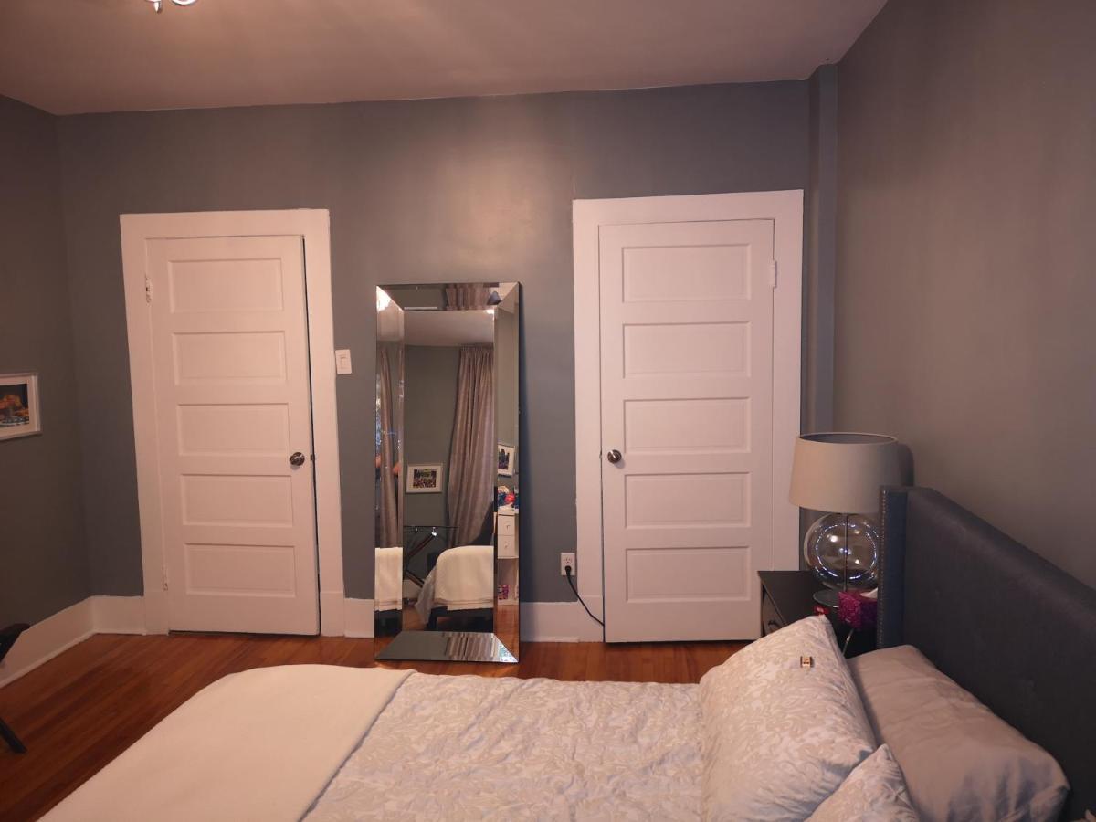 Room With King Bed In Shared 3 Bedroom Downtown Montreal Zewnętrze zdjęcie